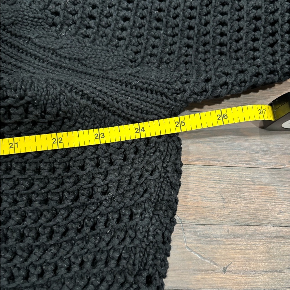 287. Uniqlo Black Knit Sweater - Picture 8 of 8